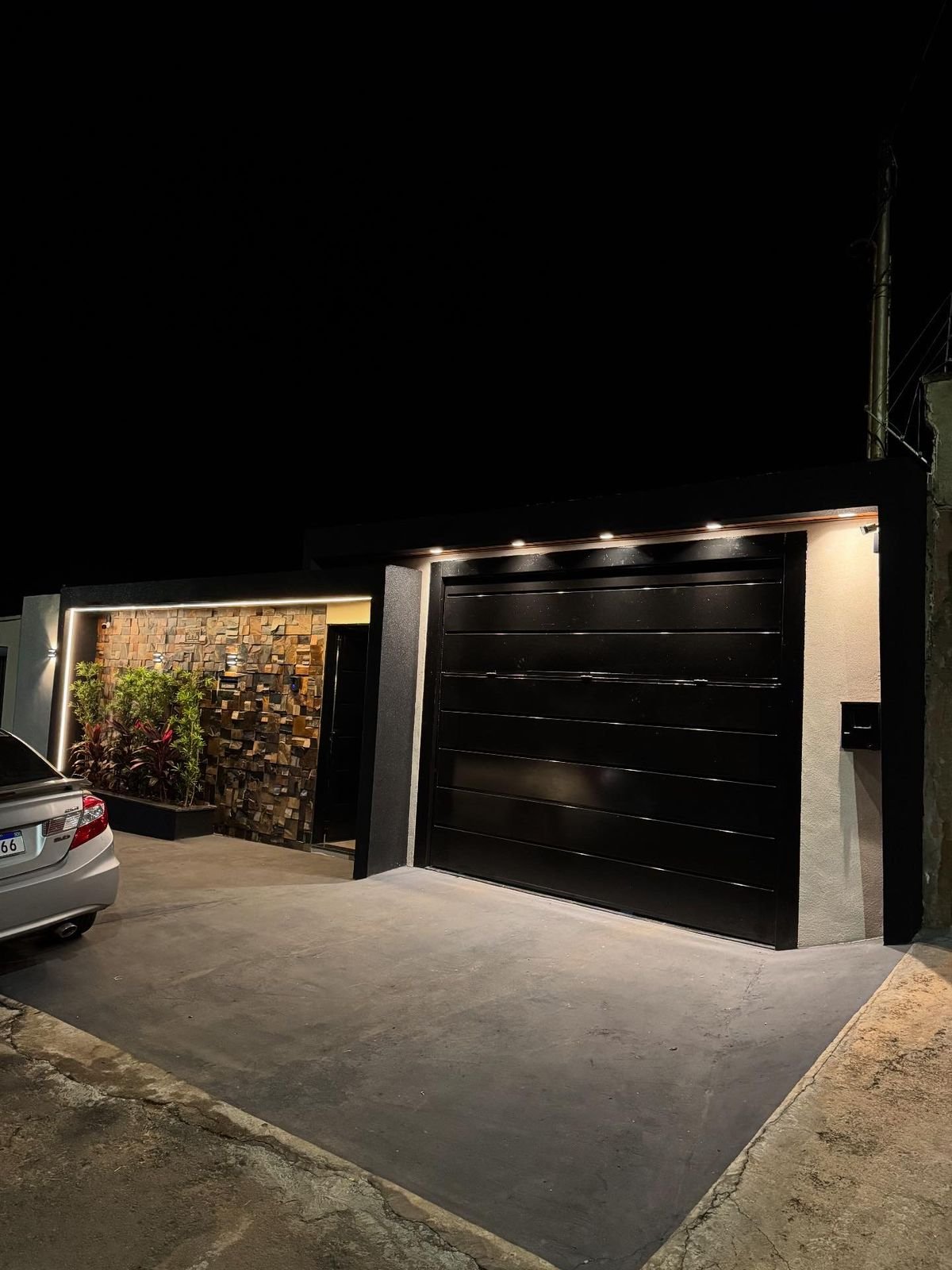 Energia segura começa com uma instalação bem-feita ⚡ Eletro Santos — especialistas em padrões e serviços elétricos.